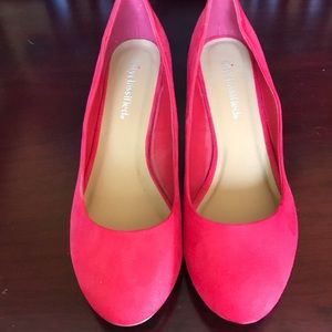 Red Suede-like Pumps